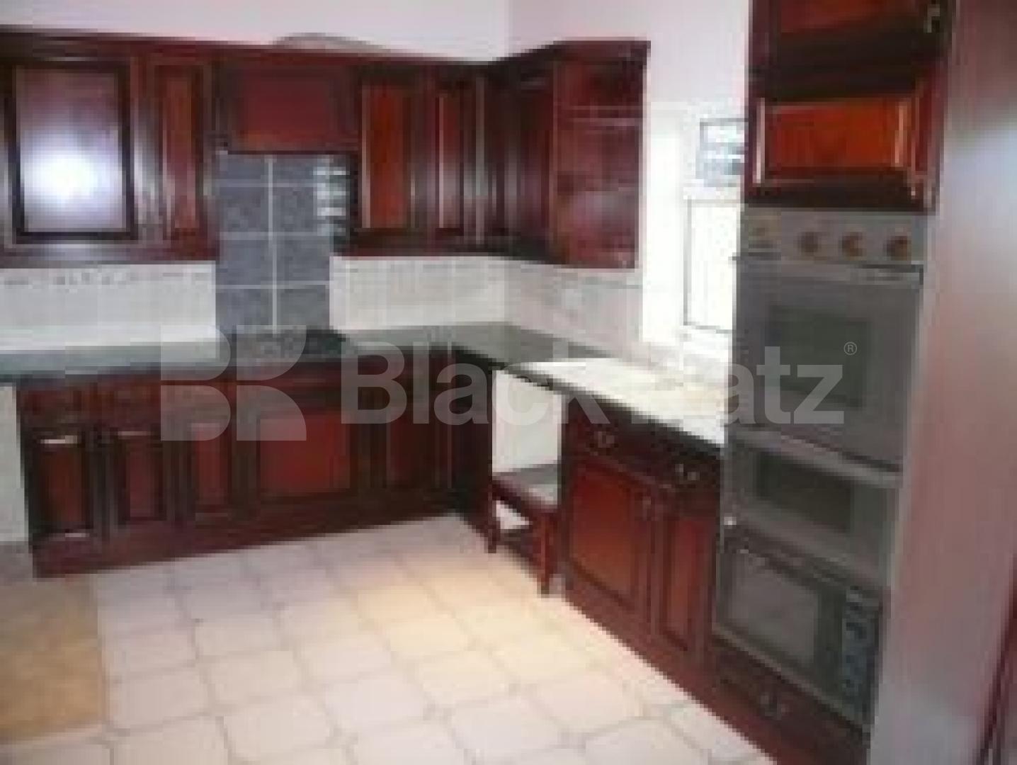 			AMAZING HOUSE!!!, 4 Bedroom, 1 bath, 1 reception Flat			 Melbourne Avenue, PALMERS GREEN N13